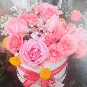 Box  de flores em tons cor de rosa com 10 hastes