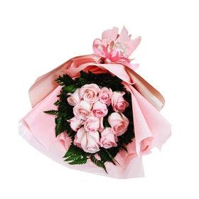 Buque estilo Europeu com 12 Rosas cor de Rosa